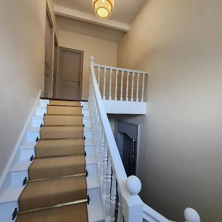 Dans Maison De Maitre בית אירוח *