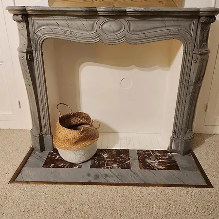 Dans Maison De Maitre