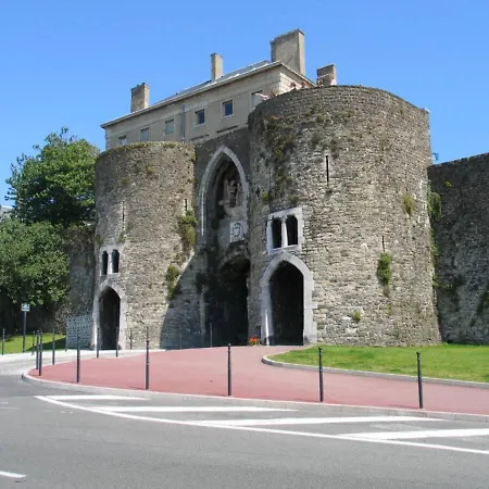 Dans Maison De Maitre בית אירוח *