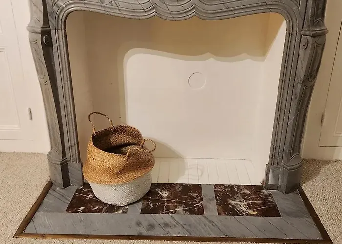 Dans Maison De Maitre